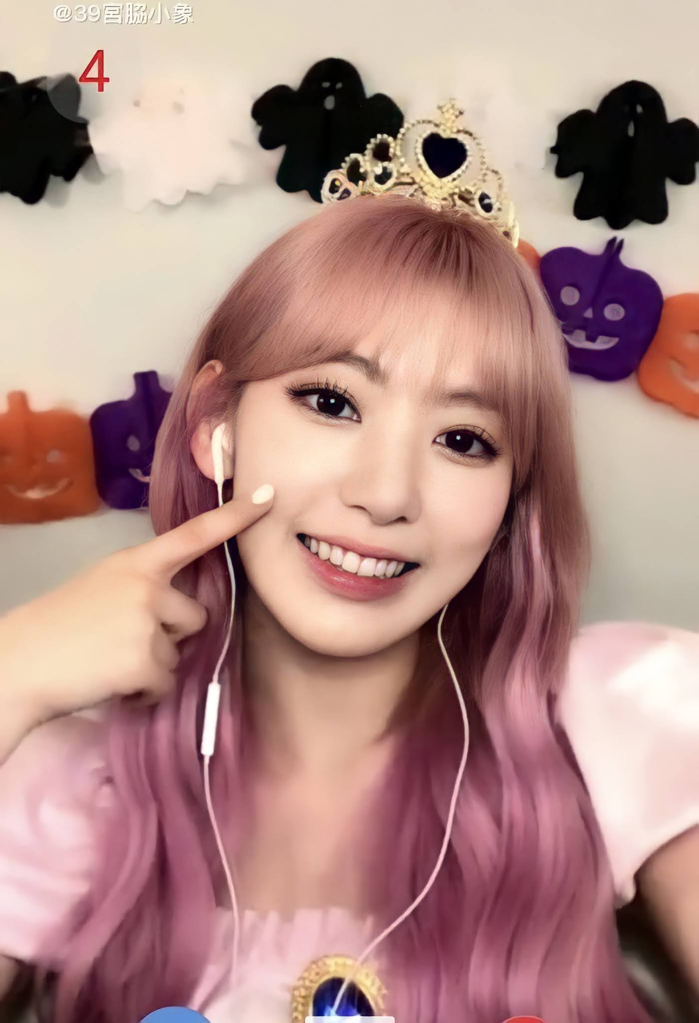 Knetz agree that IZ*ONE Sakura look like real-life Disney princess with