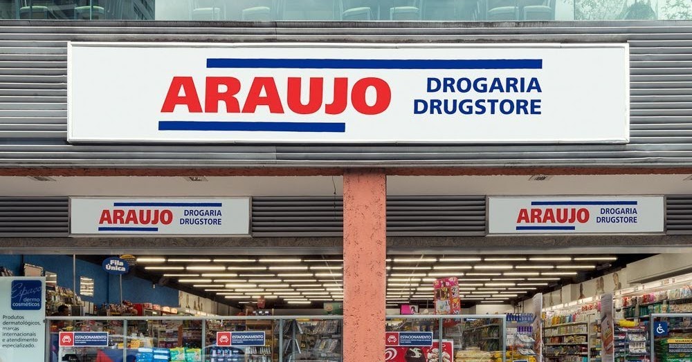 Drogaria Araujo lança lojas virtuais com embaixadoras e