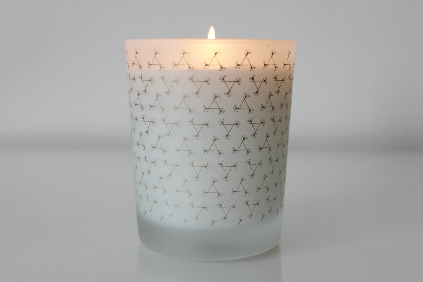 A picture of the Aromatherapy Associates Revive Candle