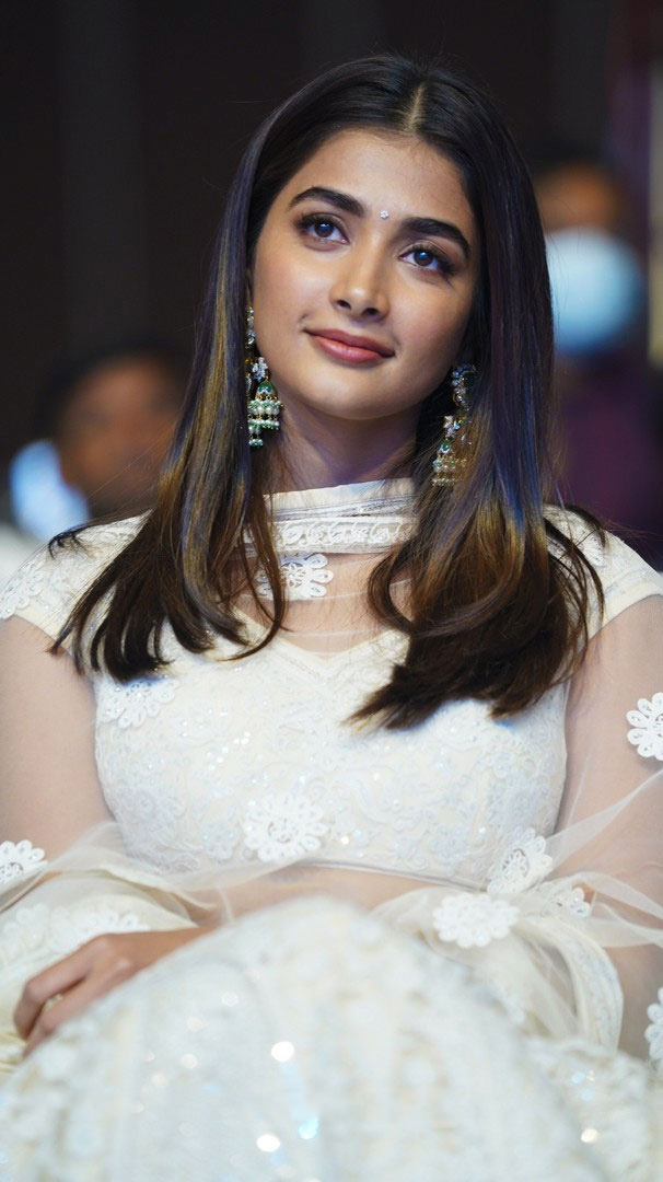 Pooja Hegde in White Salwar from Most Eligible Bachelor Event Pooja-hegde-most-eligible-bachelor-12