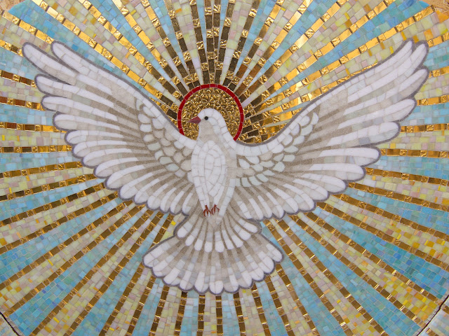 Мозаика на фронтон церкви Образ Святого Духа