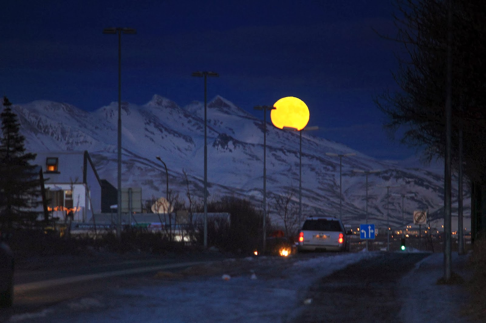 Iceland news and more,video and photos Full moon rising at 1700 hours