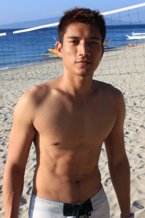 Pinoy Hunks James Yap Shirtless At The Beach