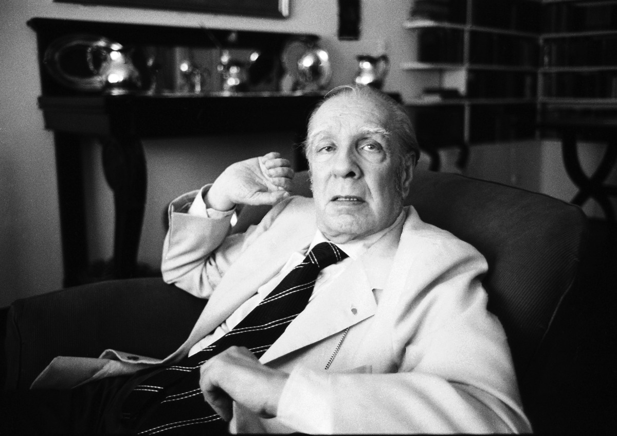Espelhos do universo: olhares na literatura de Borges e de Calvino