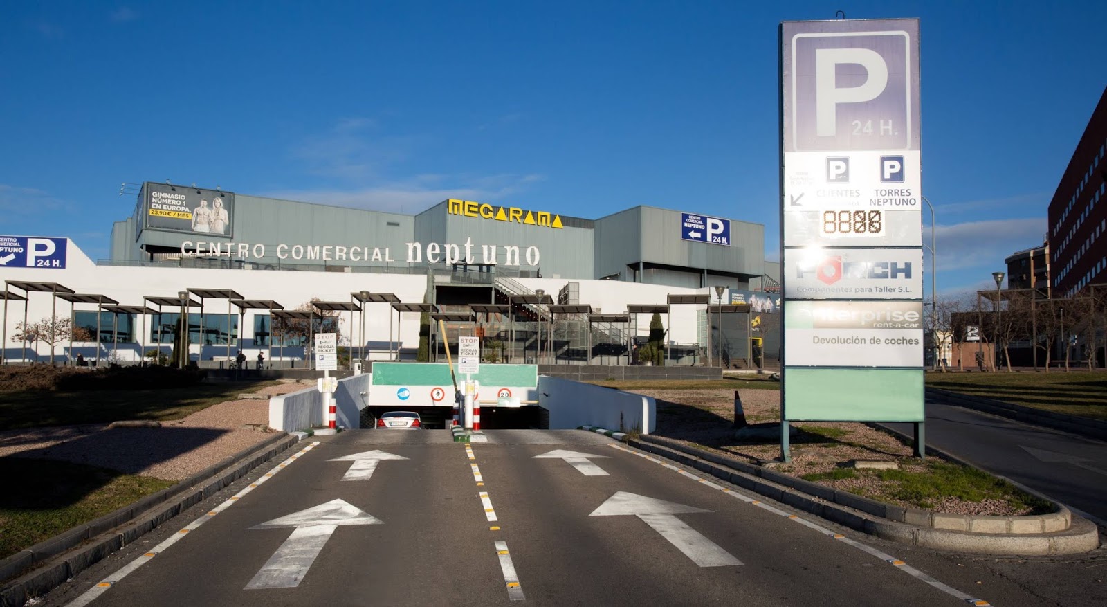 Alhambra Street Parking Christmas 2022 HOW TO GO TO ALHAMBRA AND GRANADA BY CAR?