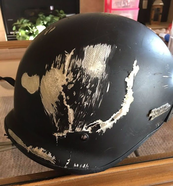 10 Foto Keberuntungan ini Menjadi Bukti Pentingnya Memakai Helm, Agar Tak Selalu Disepelekan 10 Foto Keberuntungan ini Menjadi Bukti Pentingnya Memakai Helm, Agar Tak Selalu Disepelekan