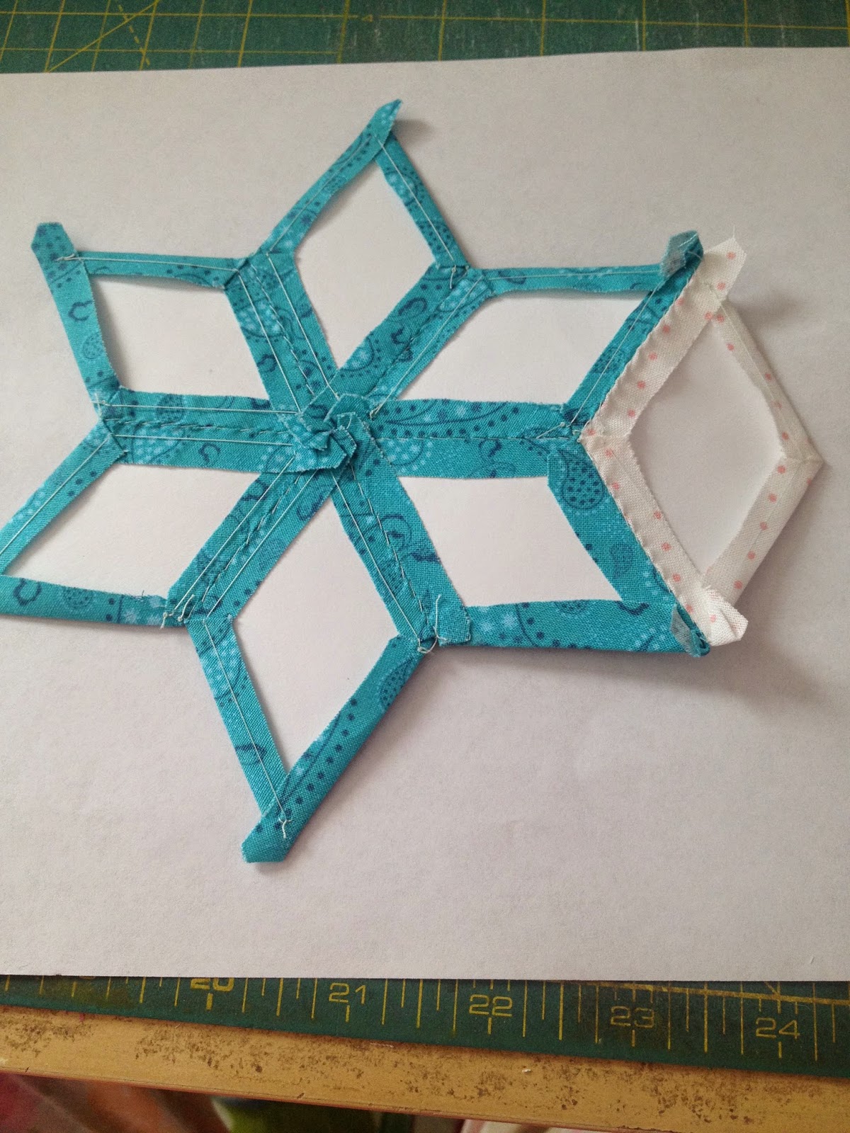 THE QUILT BARN: Vintage Quilt Tutorial: Paper Pieced Star