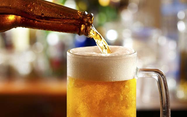 Consumo abusivo de álcool atinge 17,9% da população adulta no Brasil