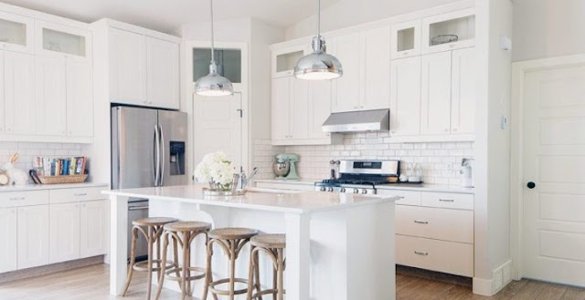 kitchen backsplash with white cabinets pictures