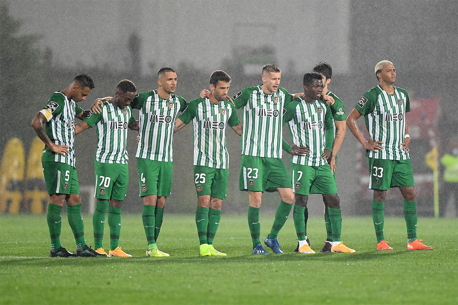 санта клара футбол. риу аве визела прогноз. риу аве визела прогноз. португалия матчи. эмблема фк риу аве.