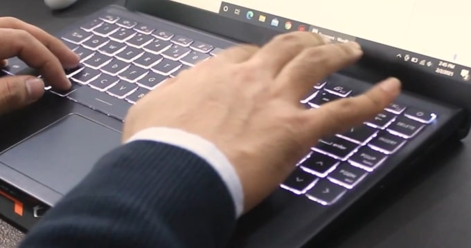 Typing on the MSI Modern 14 B4MW keyboard.
