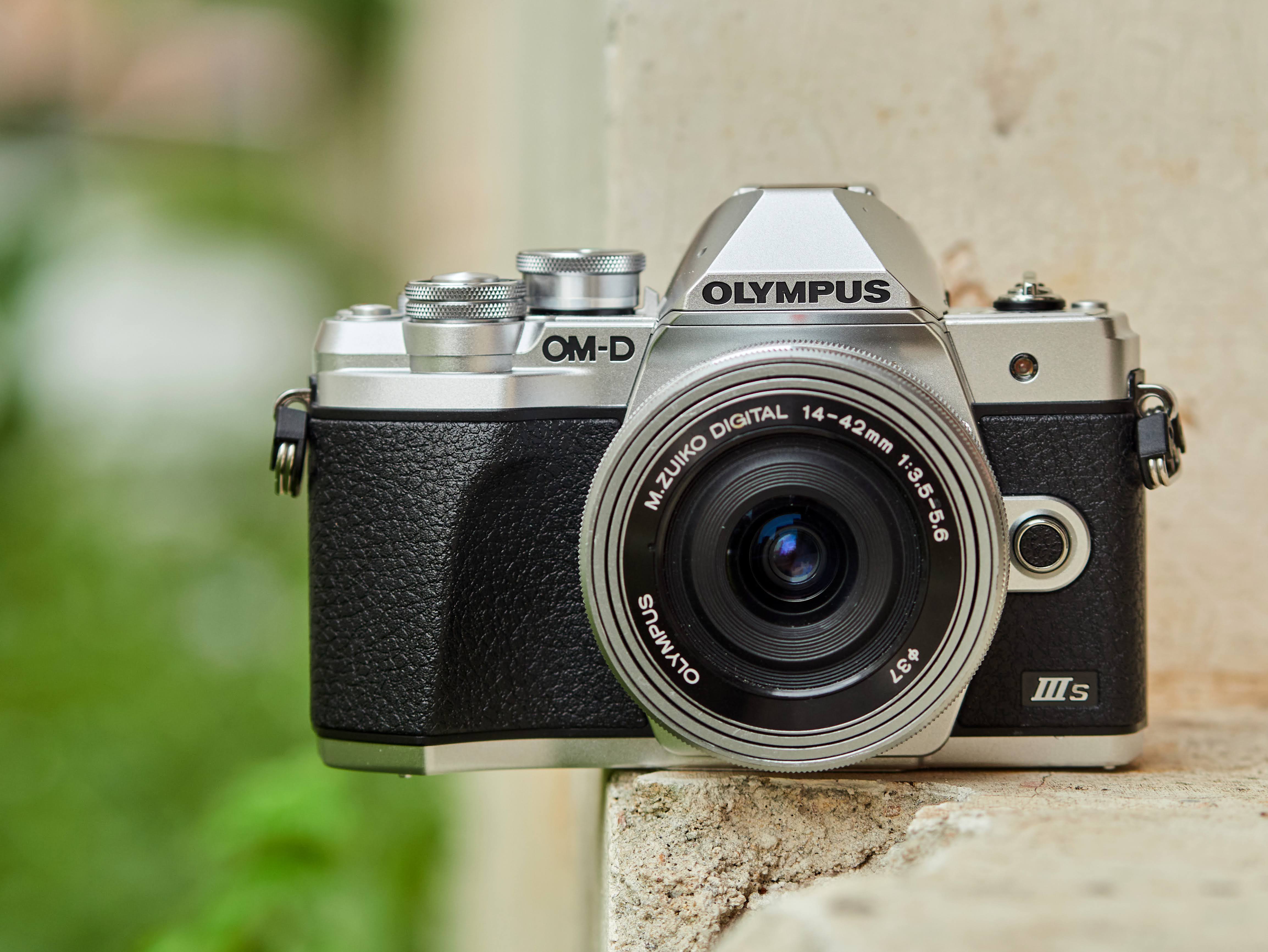 OLYMPUS E-M10