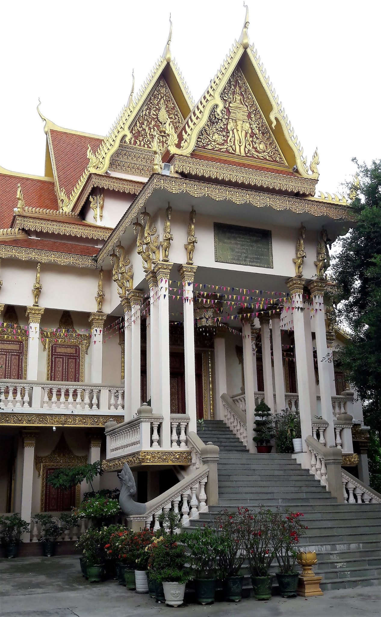 The main entrance to Wat Langka.