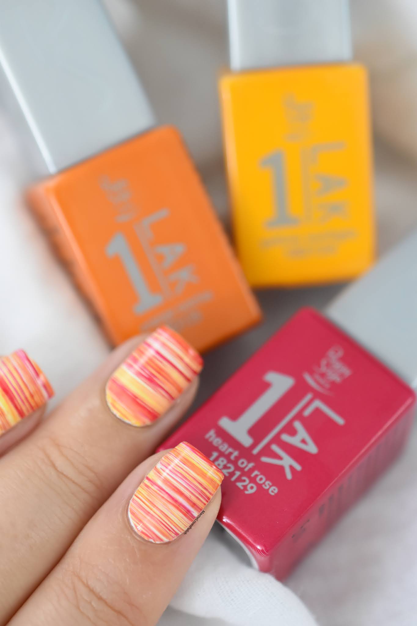 Summery sunset fan brush nail art