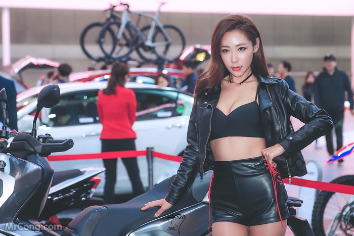 Kim Tae Hee&#39;s beauty at the Seoul Motor Show 2017 (230 photos) photo 7-11