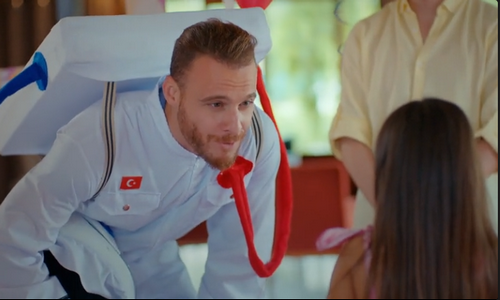 sen cal kapimi 43 bolum ozet kiraz in astronot babasi dogum gunune geliyor dizi ozetleri