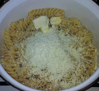 Paste cu ton, telemea si masline