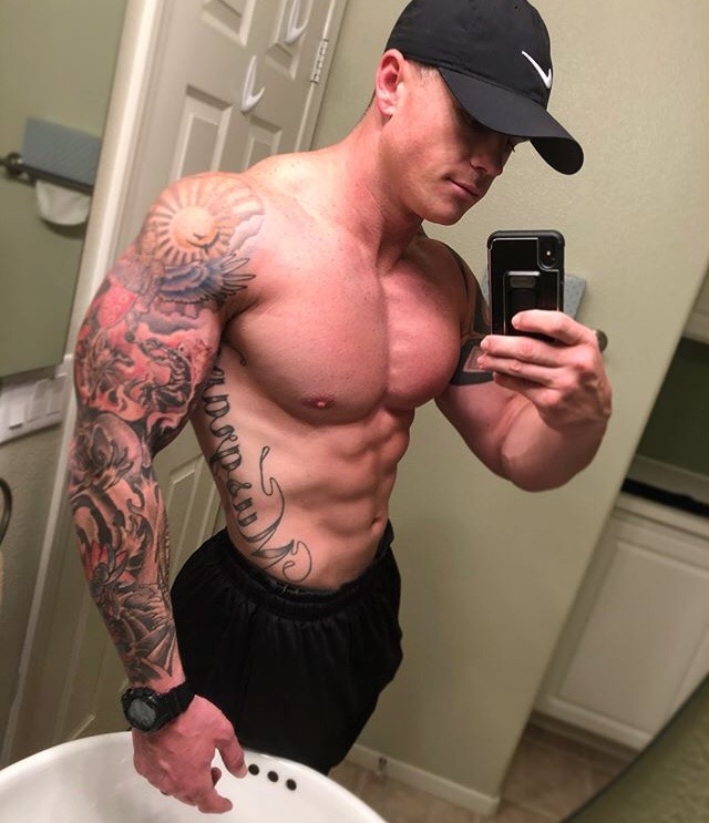 hot-fit-shirtless-muscular-guys-tattoos-selfies