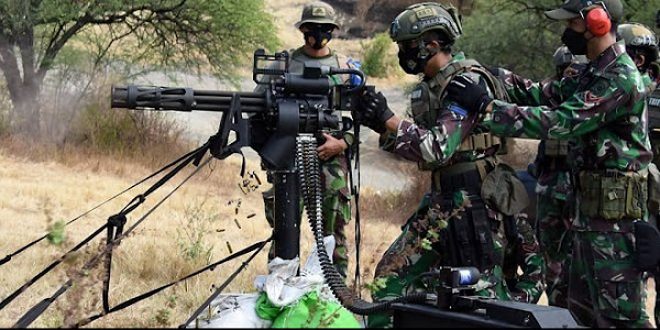 Prajurit Yontaifib 2 Marinir Latihan dengan Gatling Gun dan Sniper