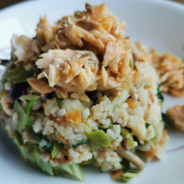 Salmon and Mushroom Rice (Ricecooker)