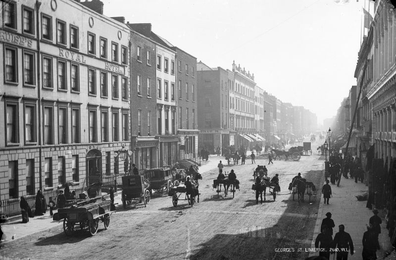50 Amazing Photographs Capture Street Scenes of the Munster Region