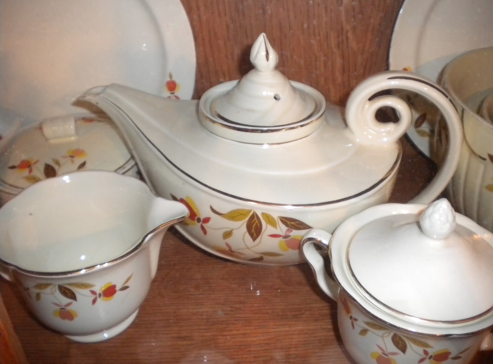 A Thing Of The Past Jewel Tea's ever popular "Autumn Leaf" collection!