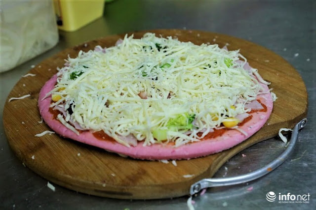 Pizza of dragon fruit