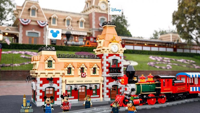 Lego Disneyland Train and Station (71044) : Must have for Disney Fans