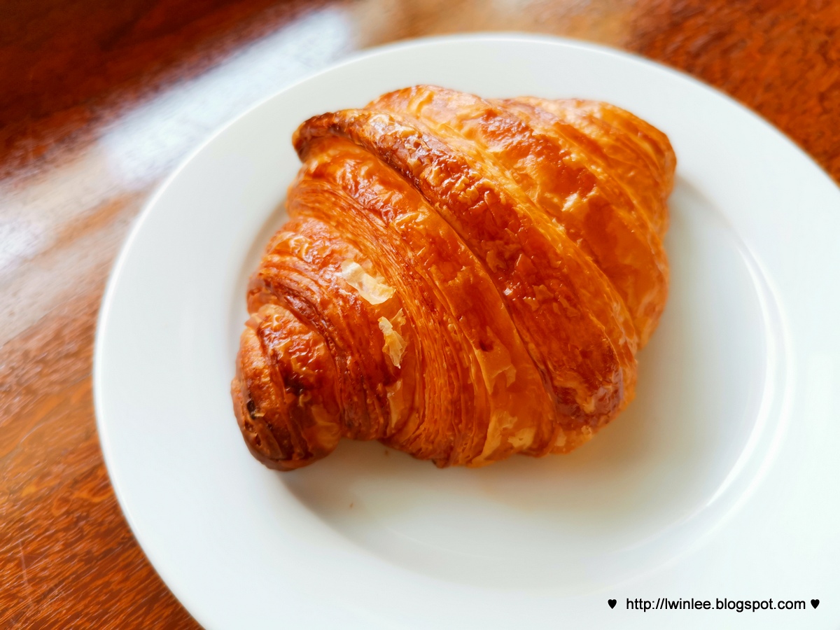 LE PETIT FOUR CAFE BEACH STREET, TOWN