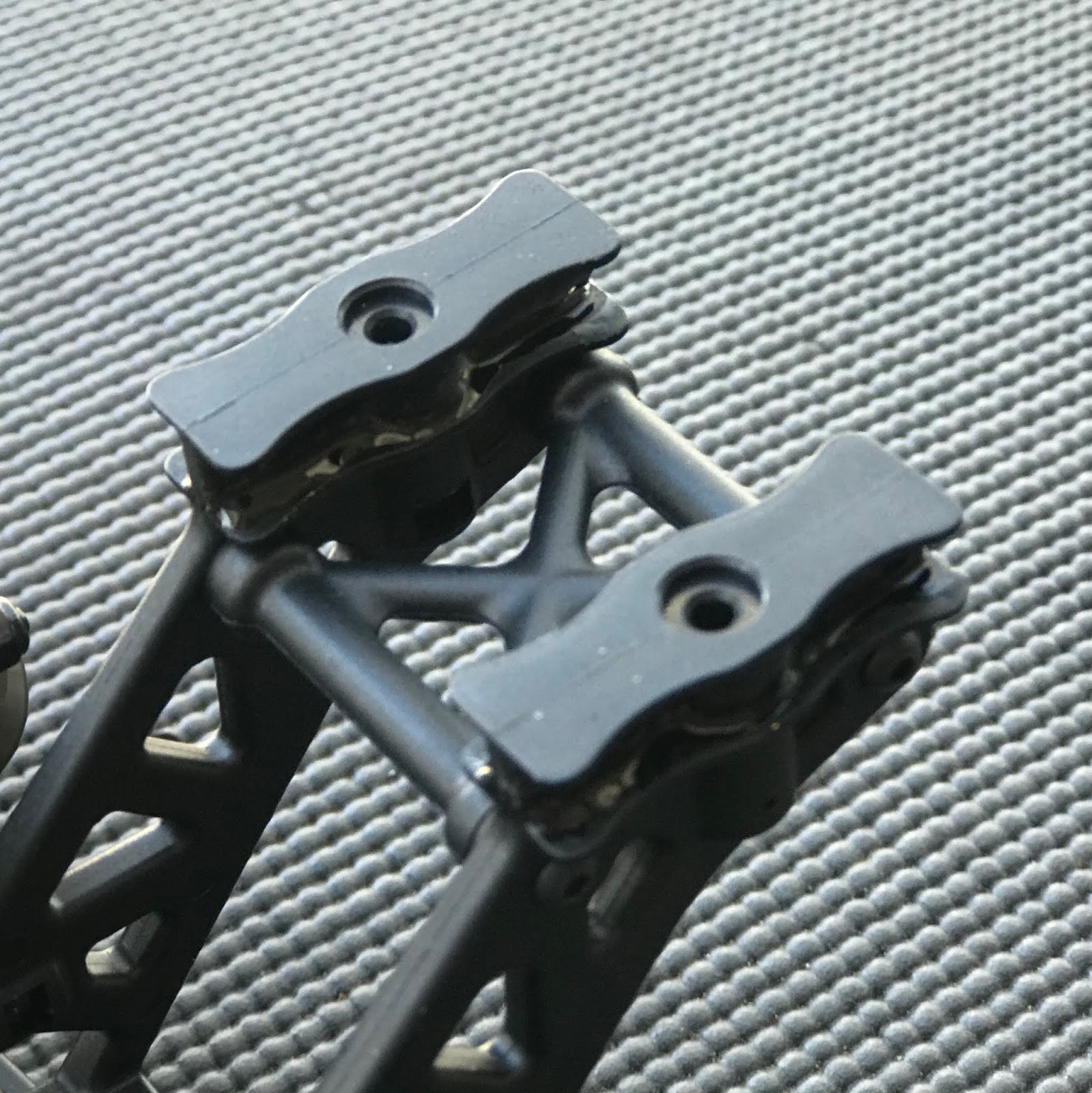 Team Losi Racing: 8IGHT-X and 8IGHT-XE wing raising