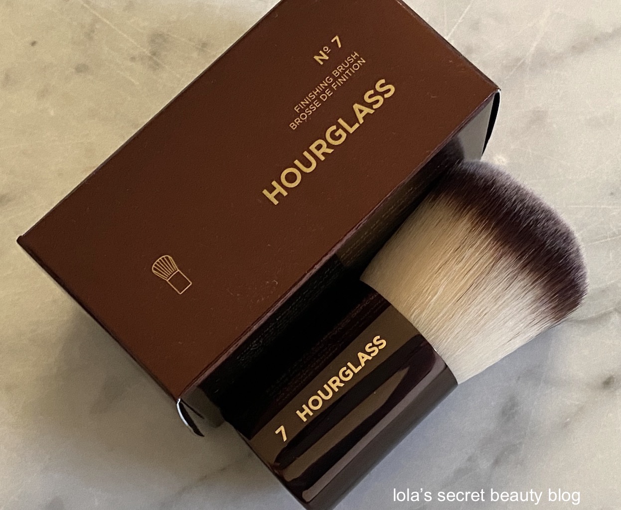 lola's secret beauty blog Hourglass Nº 7 Finishing Brush Review