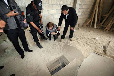 Entrada del túnel por el que escapo el chapo Guzmán Entrada del túnel por el que escapo el chapo Guzmán