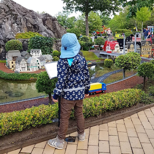 10 Tipps für den Besuch des Legoland Billund mit Kindern. Ein Tag mit der Familie in diesem tollen Freizeitpark in Dänemark macht Spaß!