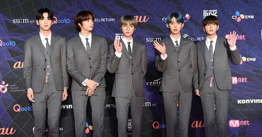 TXT bring two awards from 2019 Mnet Asian Music Awards as well as