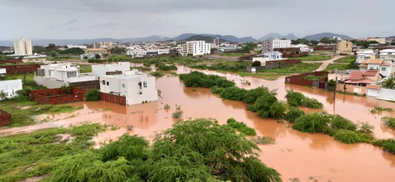 Com mais de 12 horas de chuva, riacho de belém transborda e invadem bairro em Guanambi, confira o vídeo Com mais de 12 horas de chuva, riacho de belém transborda e invadem bairro em Guanambi, confira o vídeo
