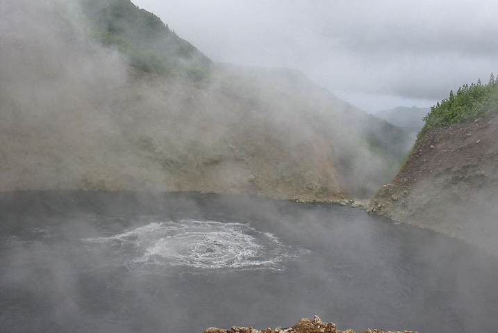 Top 10 most Horrifyingly Mysterious Lakes in the World - Urdu Thoughts