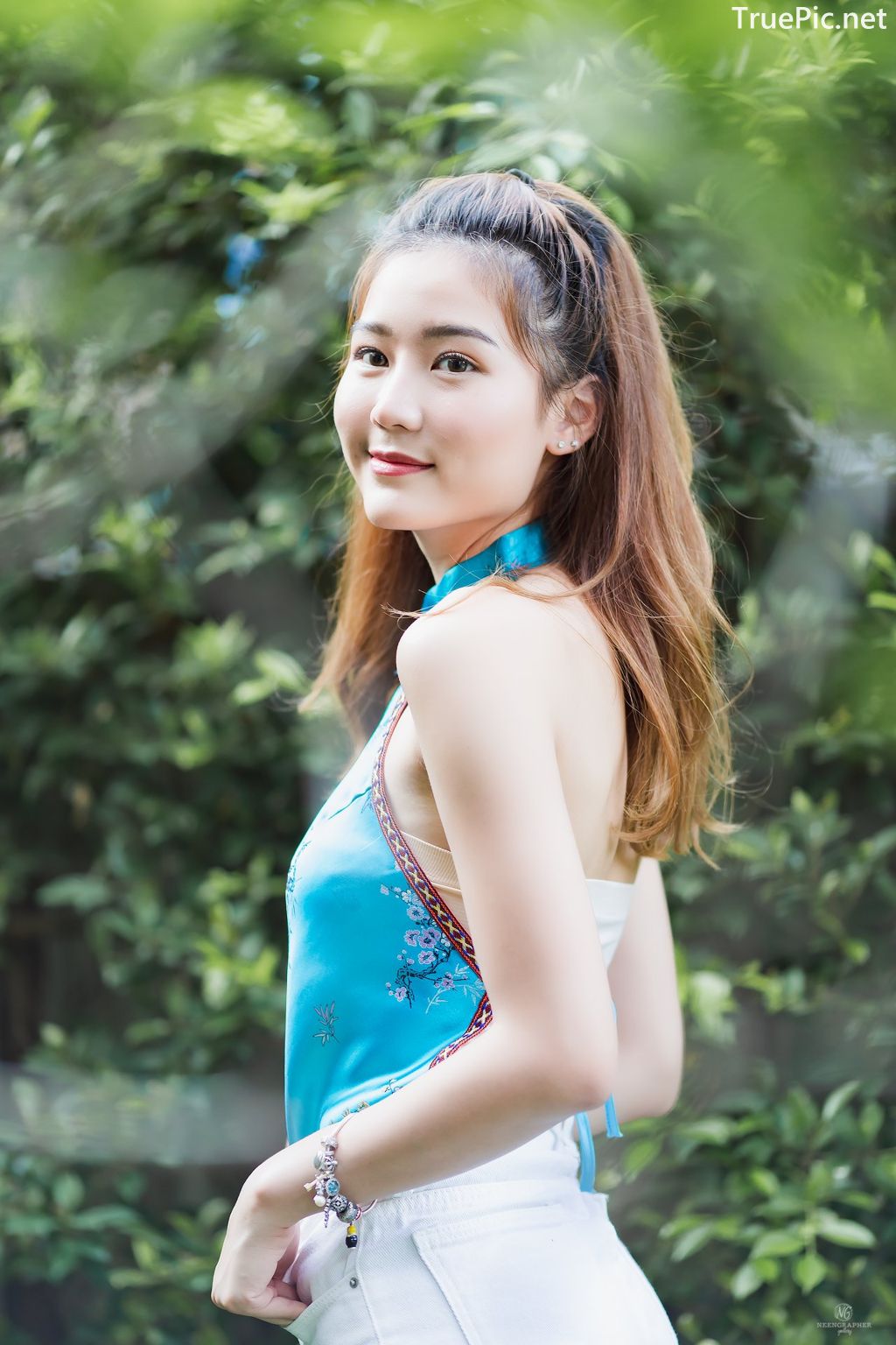 Image-Thailand-Beautiful-Girl-Pattaravadee-Boonmeesup-Blue-Chinese-Traditional-Undershirt-TruePic.net- Picture-35