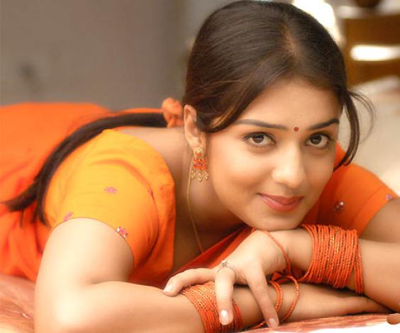Most Popular Hot Pictures Hot Actress Nikhitha Bed Room