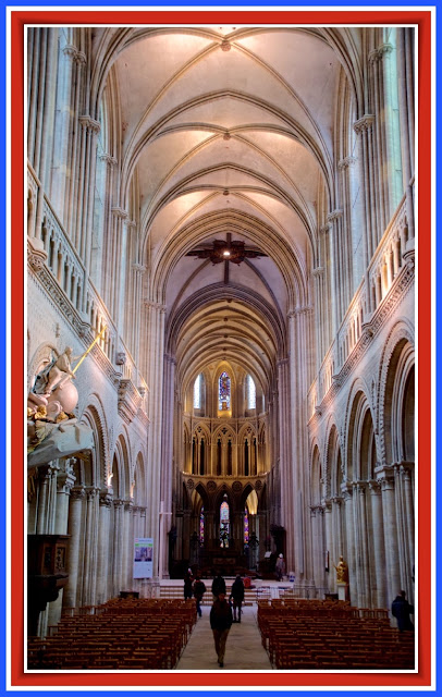 Interior de la catedral de Bayeux