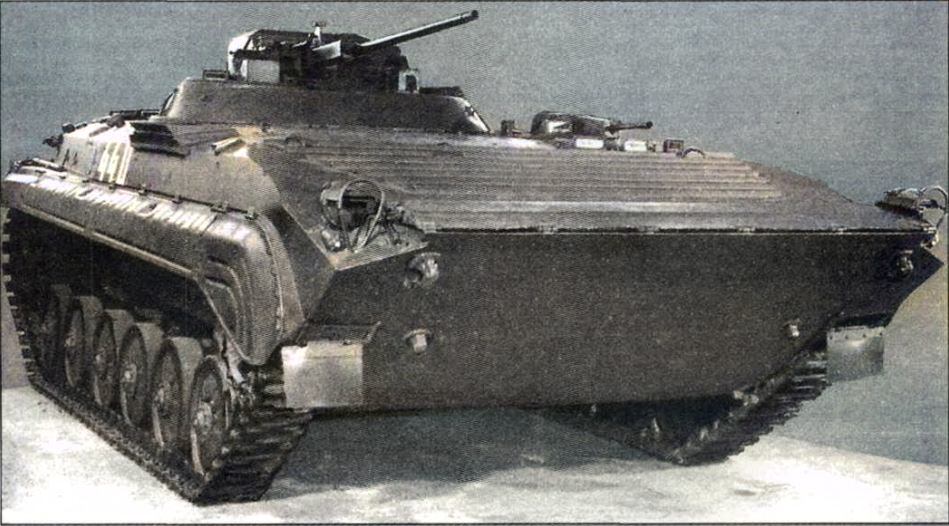 AMT XG047 AMT 1/35 maquette tank char amphibie 8678 BMP-1 Soviet MICV sovietique 