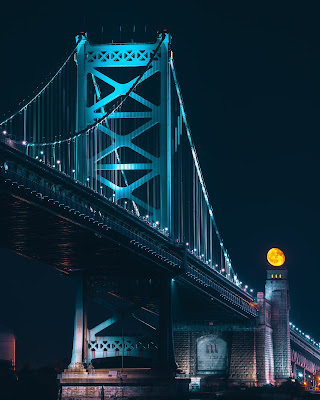 Philadelphia, PA, USA Ben Franklin Bridge with a blood moon rising in the background. 🌝