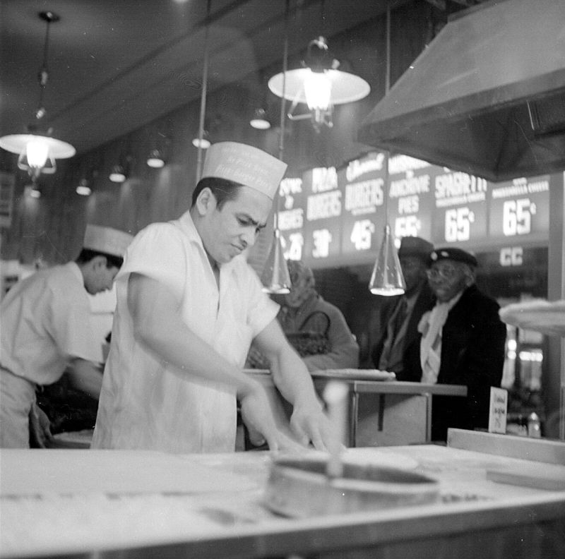 20 Intimate Black and White Photos Capture Pizza Makers Through a New ...
