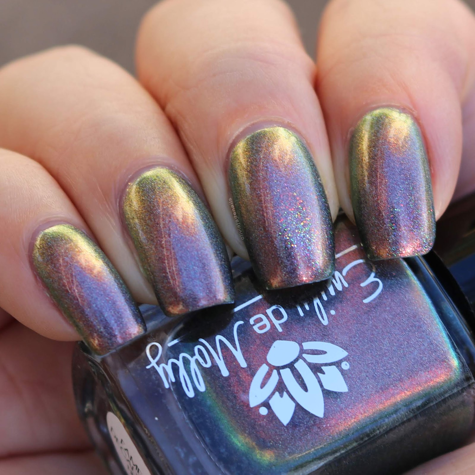 Emily de Molly Fame And Decadence swatched by Olivia Jade Nails