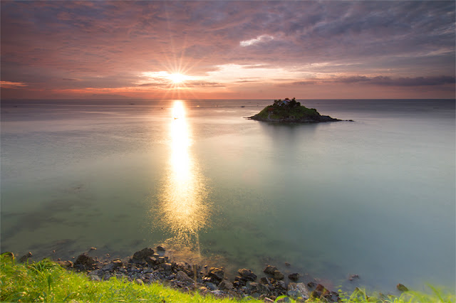 Sunrise+at+Vungtau+beach+-+Vietnam.jpg