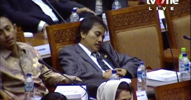 10 Alasan Mengapa Anggota DPR Tidur di Dalam Sidangnya | wisbenbae