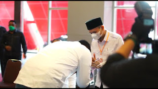 Tuan Guru Batak, Sikap Cium Tangan, Bobby Dinilai Miliki Keteladanan 1 IMG 20200908 WA0081