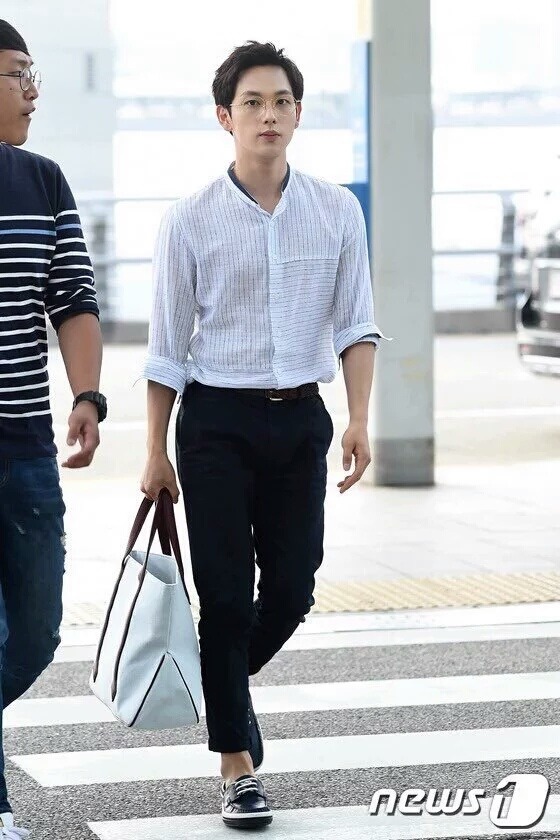 오늘자 임시완 인천공항 출국 사진 | 인스티즈
