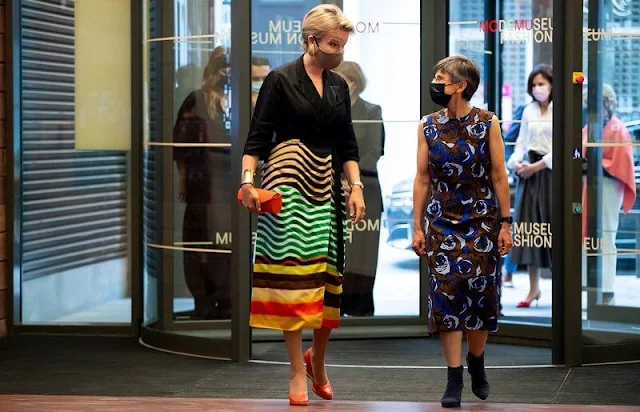 Queen Mathilde wore a skirt and blouse by Dries Van Noten of Spring Summer 2021 collection. Delphine Nardin gold earrings