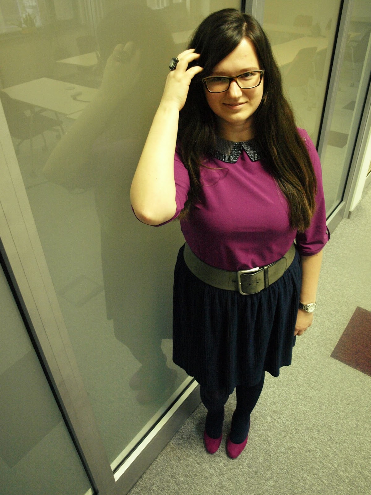 DECODE THE DRESS CODE Grey collar worker