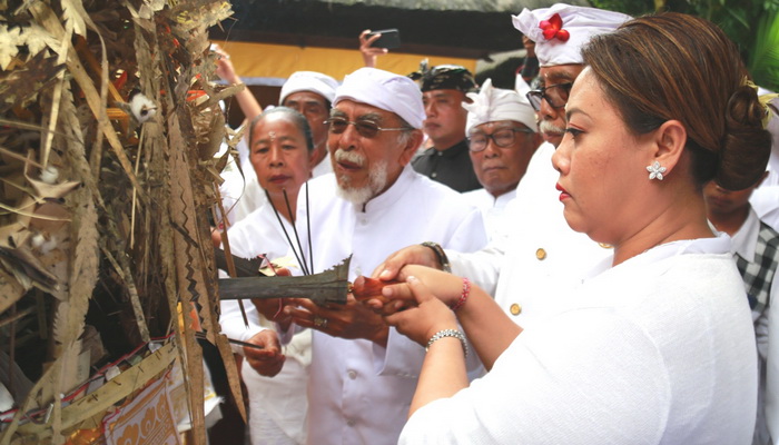 Bupati Tabanan Lakukan Ritual ‘Nuwek’ Bagia Pule Kerti di Pura Batukau